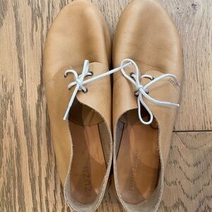ZUZII OXFORDS NATURAL LEATHER SIZE 7 - NO LONGER MADE